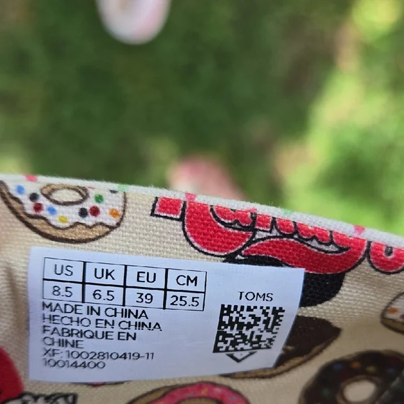 Toms X Randy's Donut Sprinkle Shoes Limited Edition - Picture 7 of 8